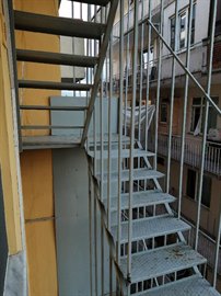 �zel Bulvar Erkek ��renci Yurdu - Yang�n Merdiveni