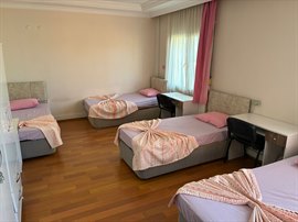 Bornova Villa K�z Yurdu