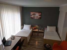 �zel Sandal K�z ��renci Yurdu