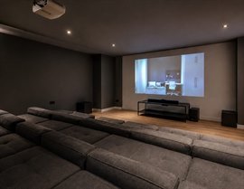 Rafine K�z Yurdu - Sinema Salonu