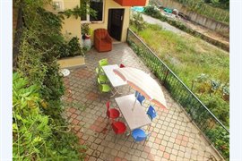 Menek�e Erkek ��renci Evi