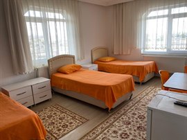 Turuncu K�z Pansiyonu - 3 Ki�ilik Oda