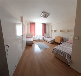 Rana Kz renci Yurdu - 3 Kiilik Oda