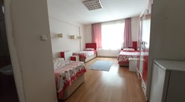 Rana Kz renci Yurdu - 3 Kiilik Oda