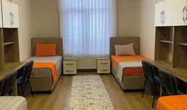 �nsan Vakf� Vera K�z Yurdu