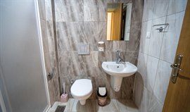 �nsan Vakf� Vera K�z Yurdu