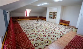 �nsan Vakf� Mavera K�z Yurdu