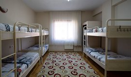 �nsan Vakf� Mavera K�z Yurdu