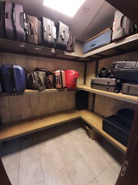 Mehtereme Erkek renci Yurdu - Valiz Odas