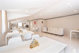 Academic House Maltepe �nci K�z ��renci Yurdu