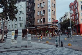 �zyuvam K�z Apart�