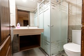 Metropol K�z ��renci Yurdu - 5 Ki�ilik Oda