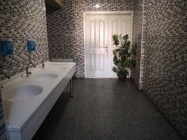 �nder �zmir Y�ksek��renim Erkek Yurdu - WC Banyo