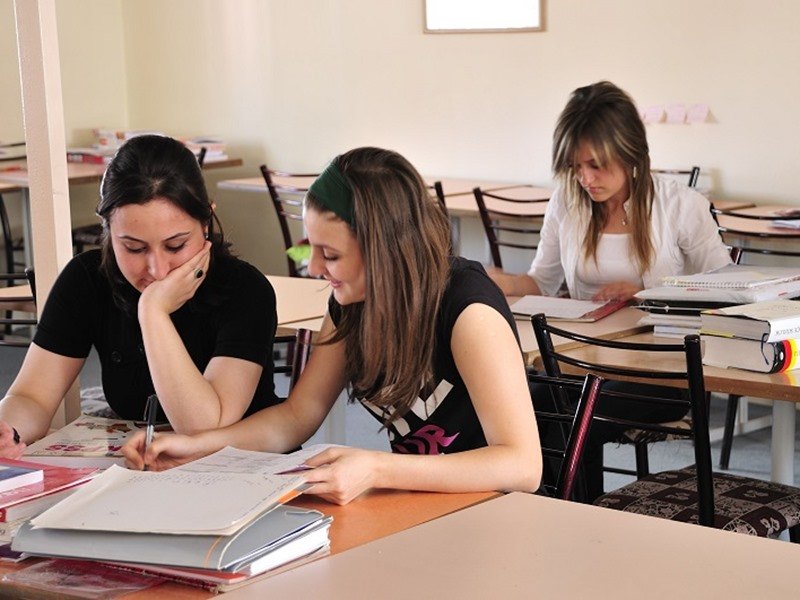 8. �UBE - �deal K�z ��renci Yurdu