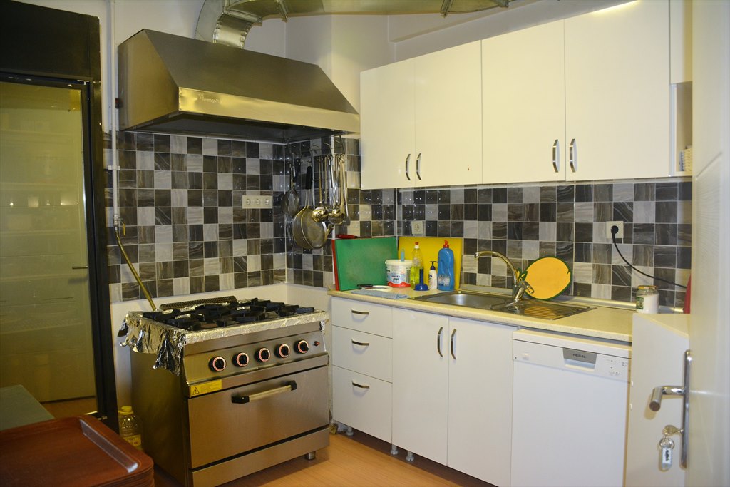 Sabiha Hanưm - Vatan Erkek Öđrenci Yurdu