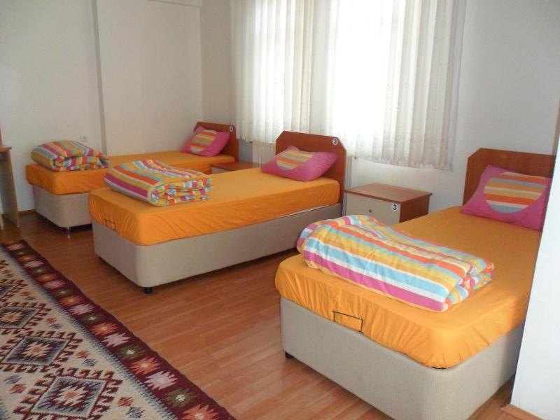 �zel I��kdemir K�z Yurdu