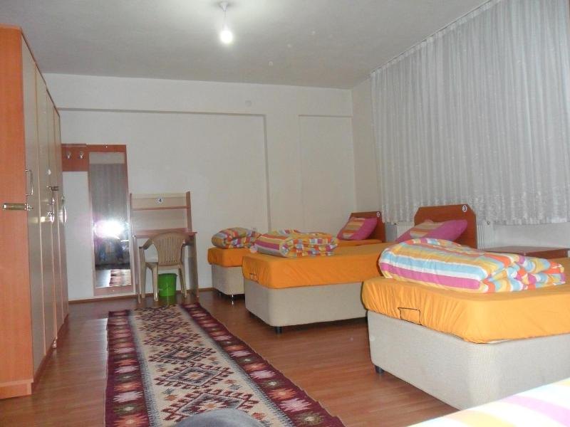 �zel I��kdemir K�z Yurdu