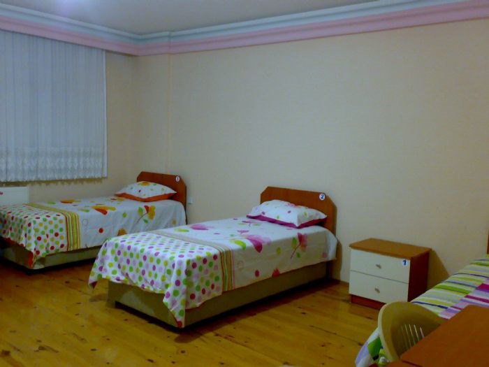 �zel I��kdemir K�z Yurdu