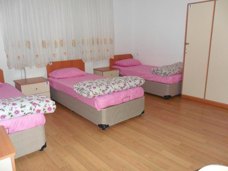 �zel I��kdemir K�z Yurdu