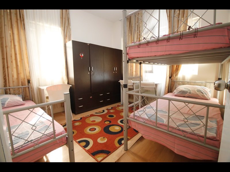 Sabiha Hanưm Öđrenci YurtlarưVEZNECƯLER Kưz ̃ubesi