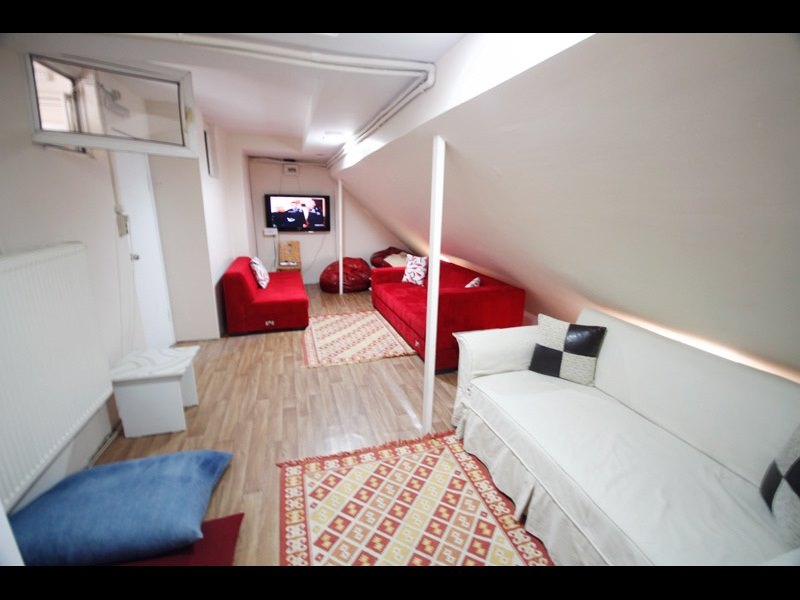 Sabiha Hanưm Öđrenci YurtlarưVEZNECƯLER Kưz ̃ubesi