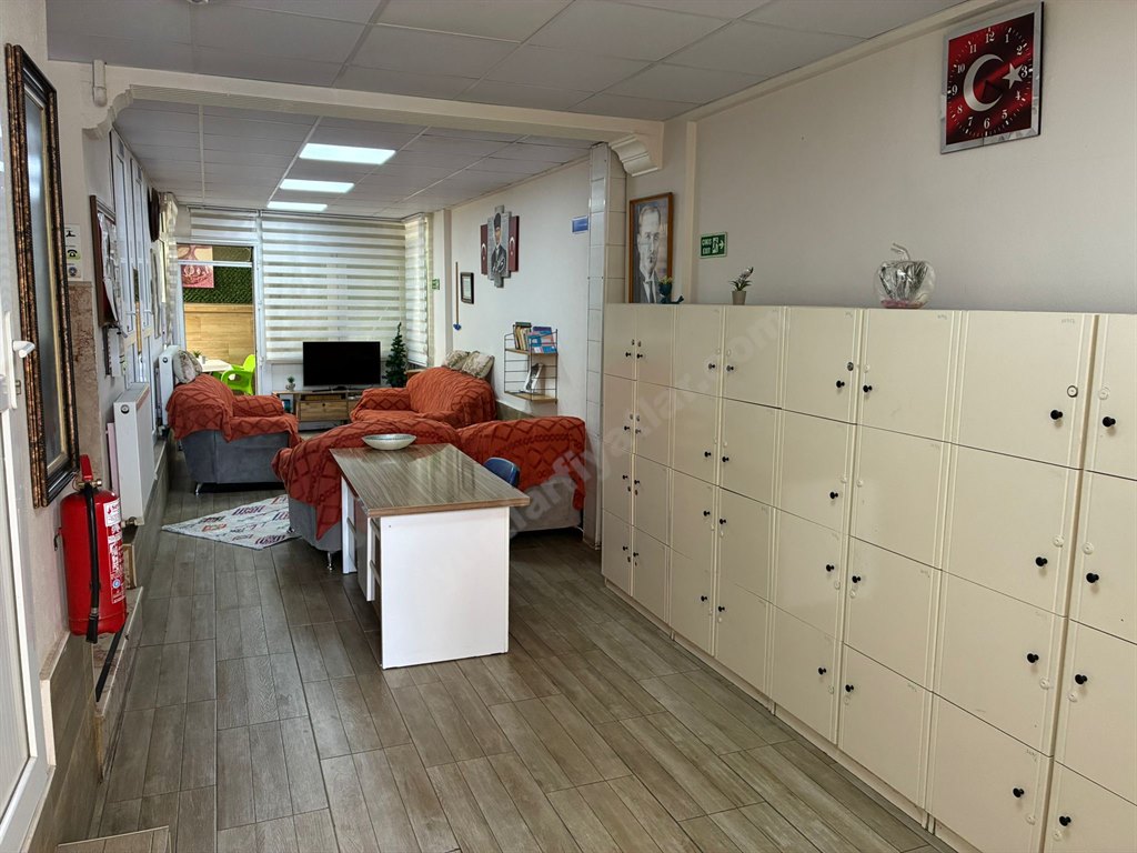 �zel Bornova Erkek ��renci Yurdu