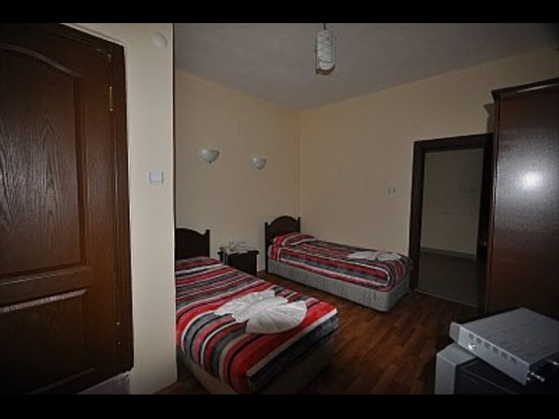 �zel �rg�p K�z ��renci Yurdu