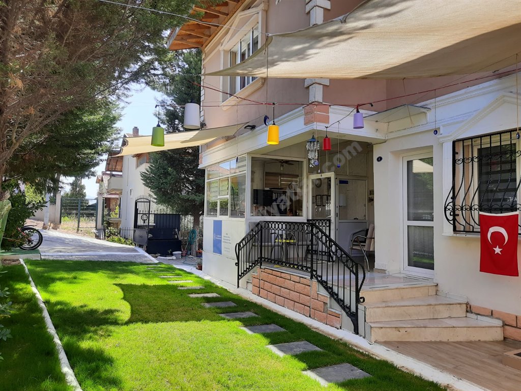 Bornova Villa K�z Yurdu