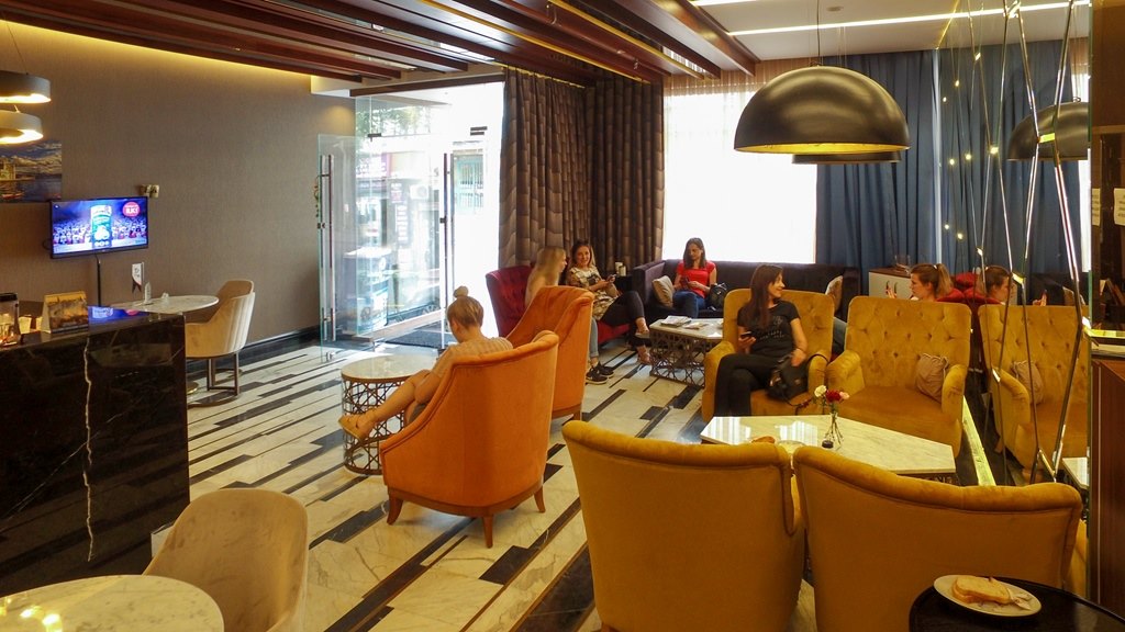 Sabiha Hanżm - Kżztažż Kżz Öšrenci Yurdu