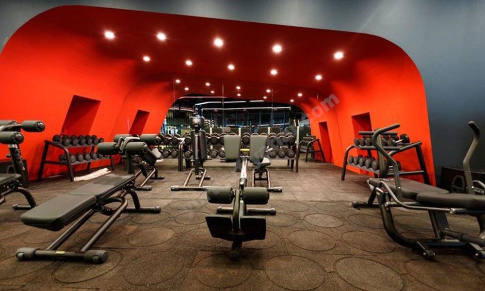 Закрылись фитнес клубы. Фитнес салон. Фитнес зал тренажеры. Красивые интерьеры фитнес клубов высокого качества. Бизнес класс фитнес.
