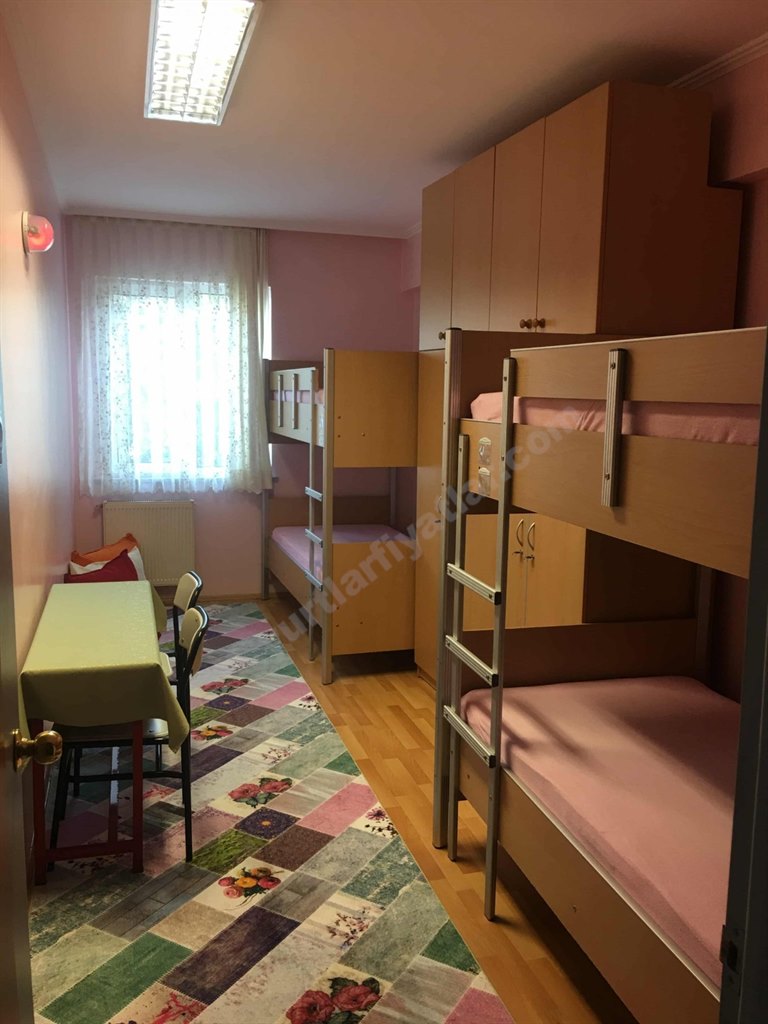 �zel G�m��su K�z ��renci Yurdu