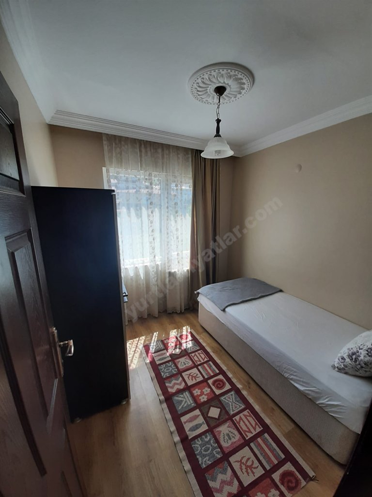 Menek�e Erkek ��renci Evi