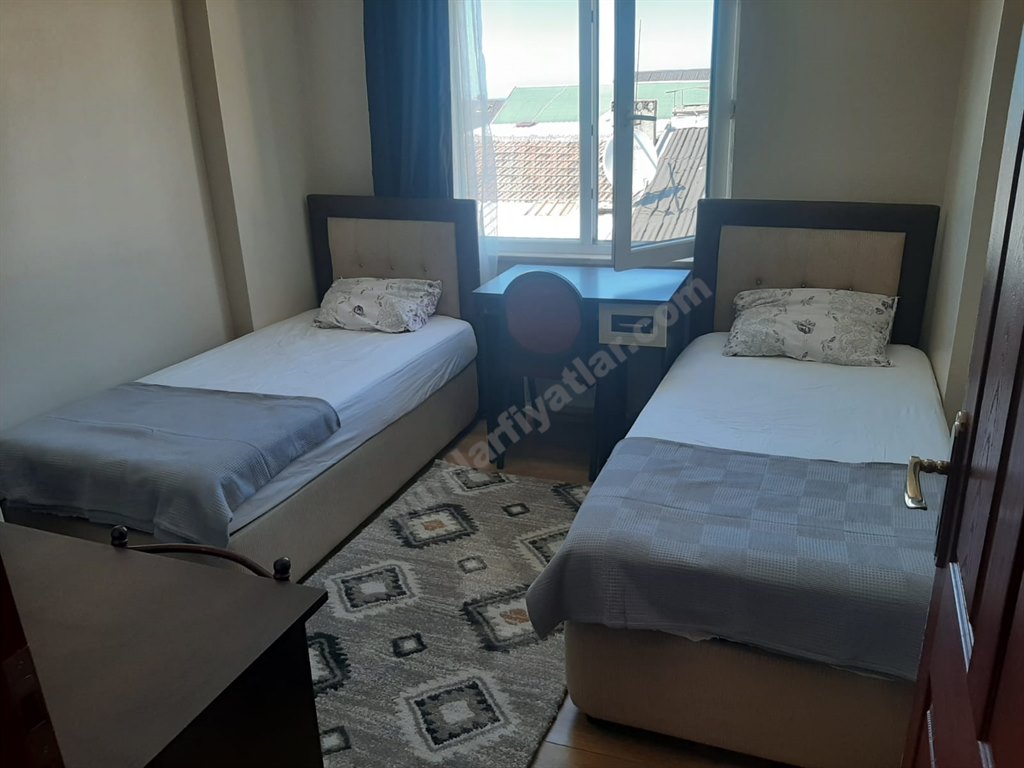 Menek�e Erkek ��renci Evi