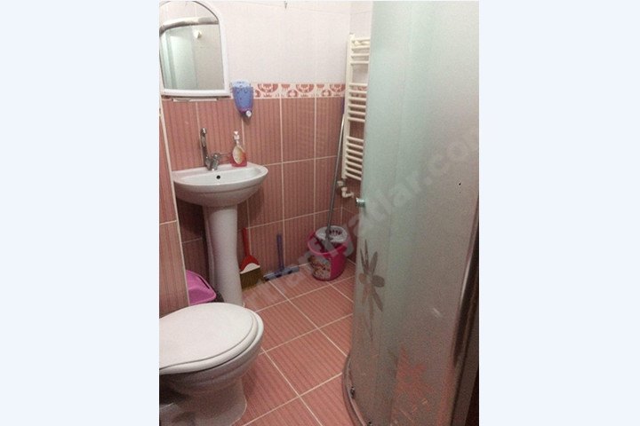 Menek�e Erkek ��renci Evi