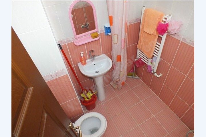 Menek�e Erkek ��renci Evi