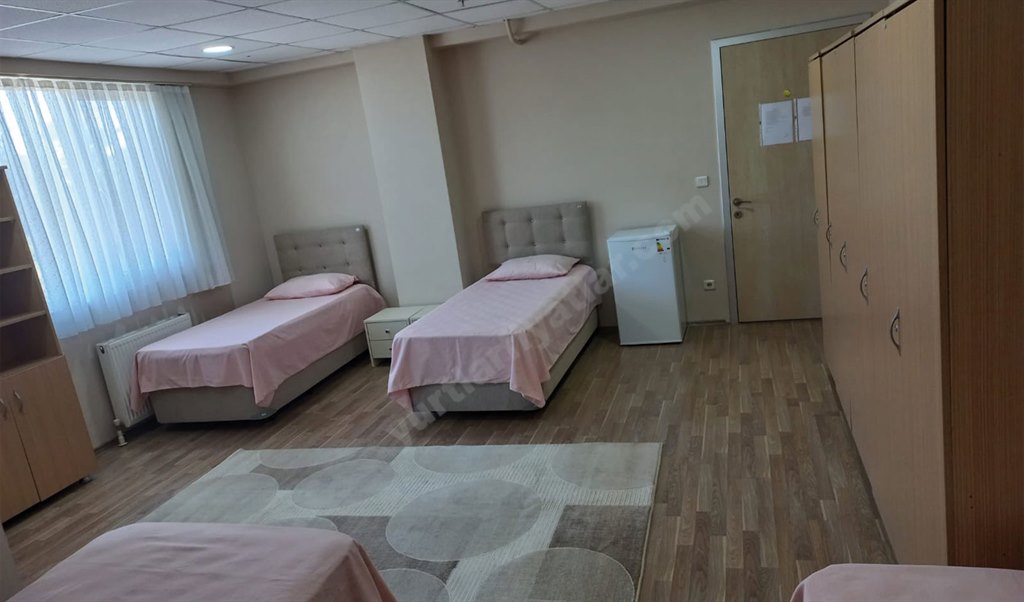 �nsan Vakf� Maltepe K�z Yurdu