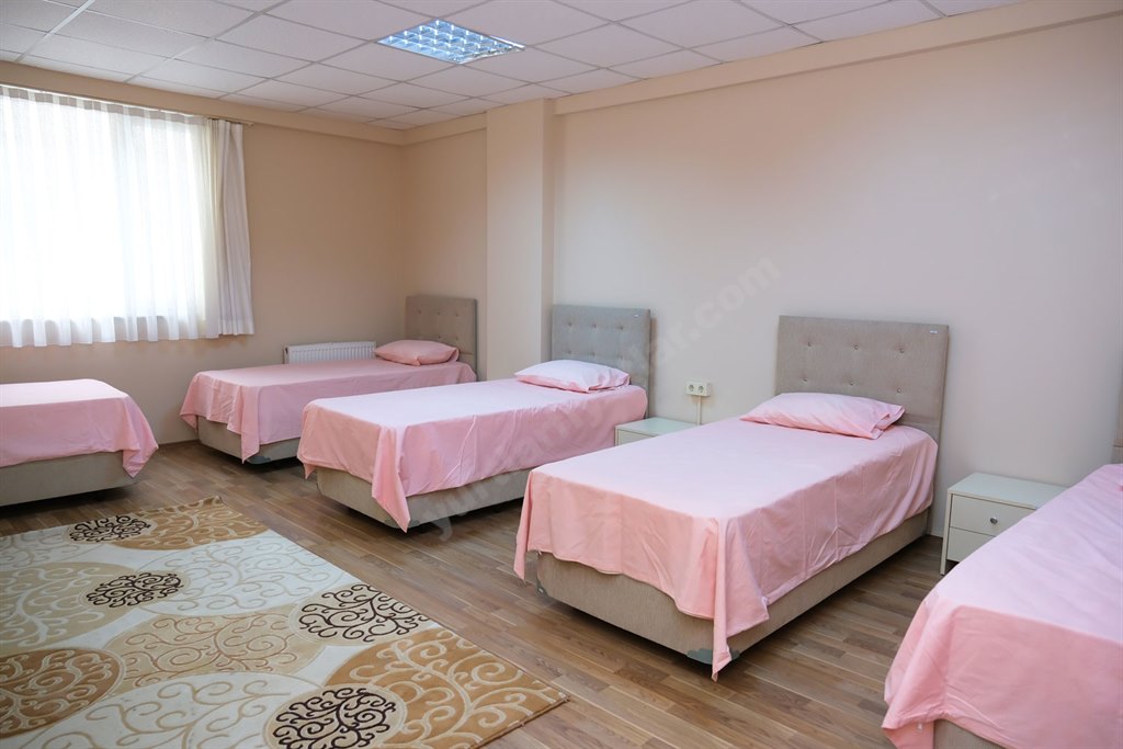 �nsan Vakf� Maltepe K�z Yurdu