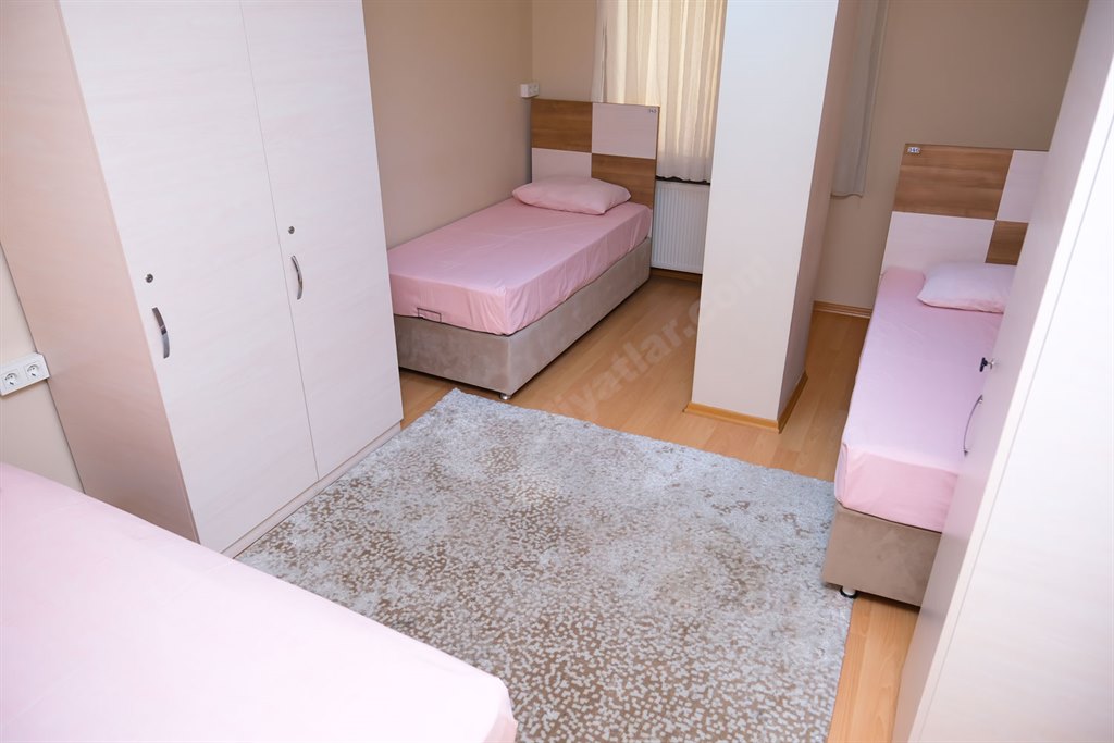 �nsan Vakf� Bah�elievler K�z Yurdu