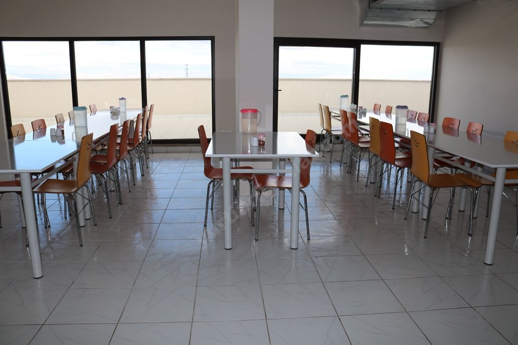 �nsan Vakf� Vera K�z Yurdu