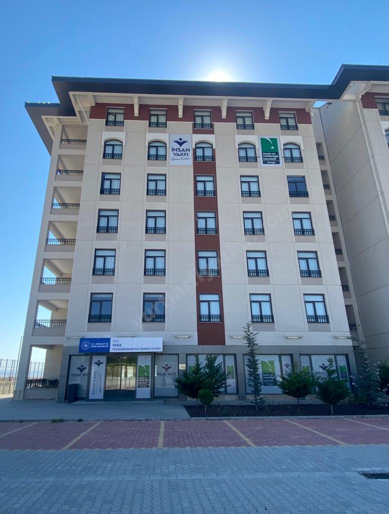 �nsan Vakf� Vera K�z Yurdu