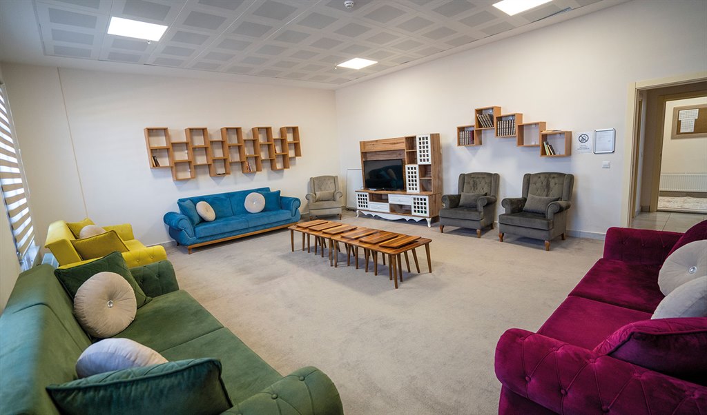 �nsan Vakf� Vera K�z Yurdu