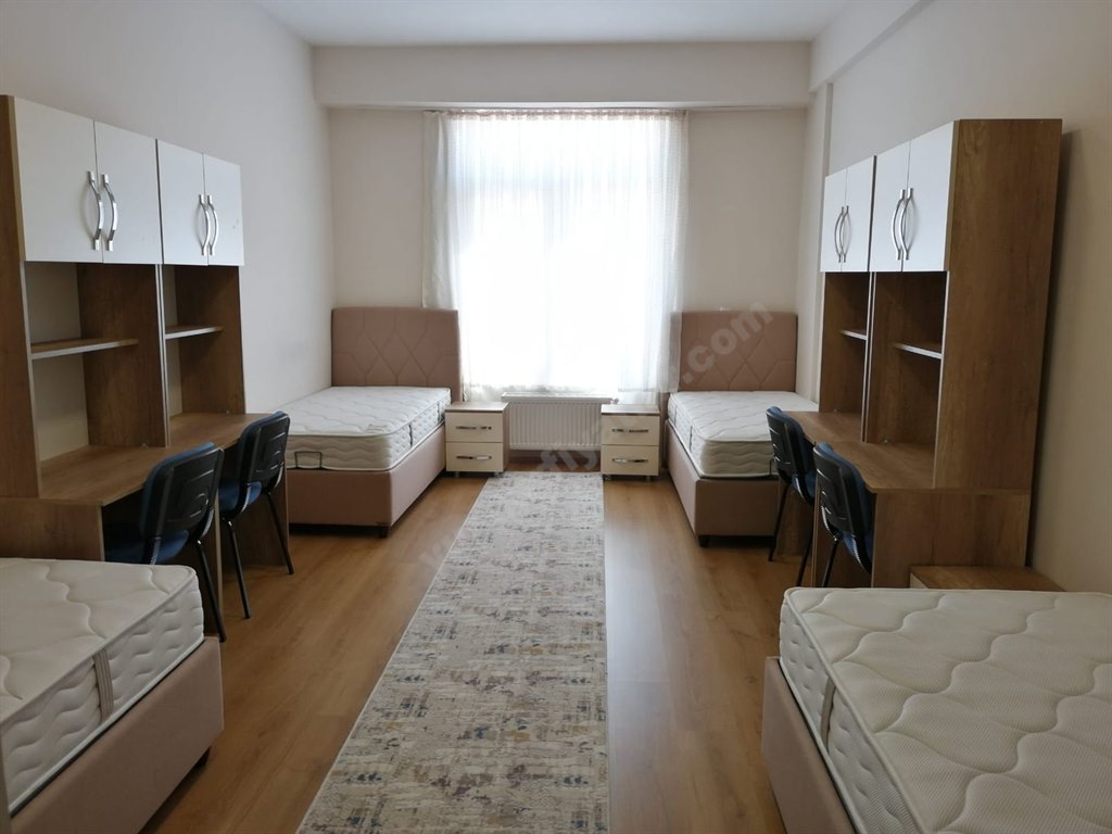 �nsan Vakf� Vera K�z Yurdu