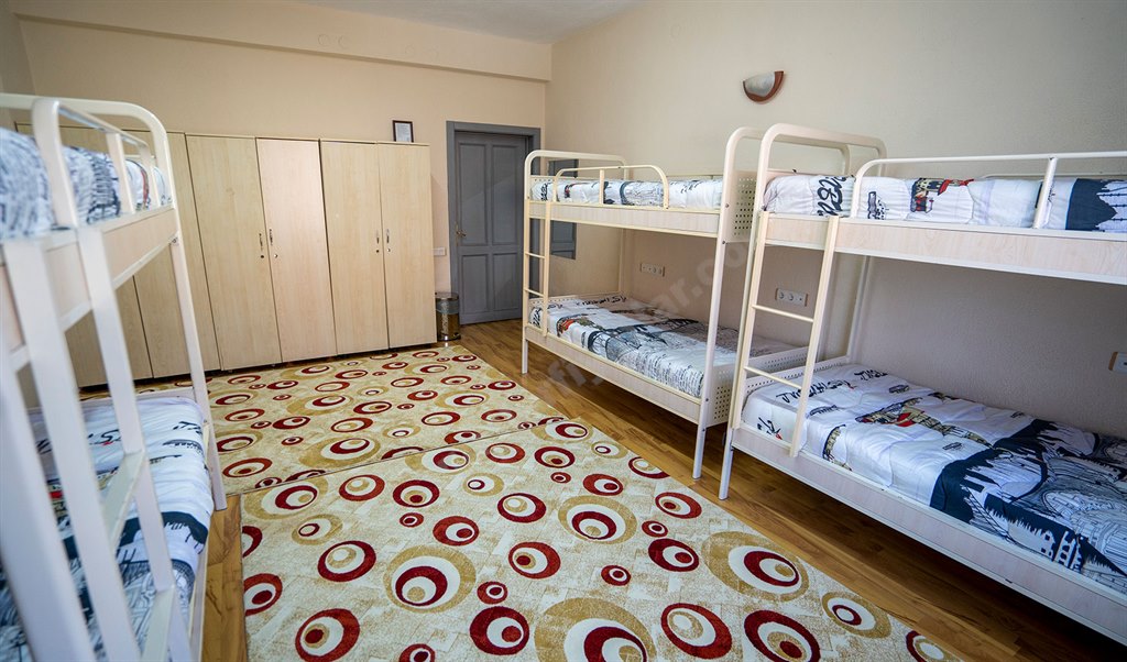 �nsan Vakf� Mavera K�z Yurdu