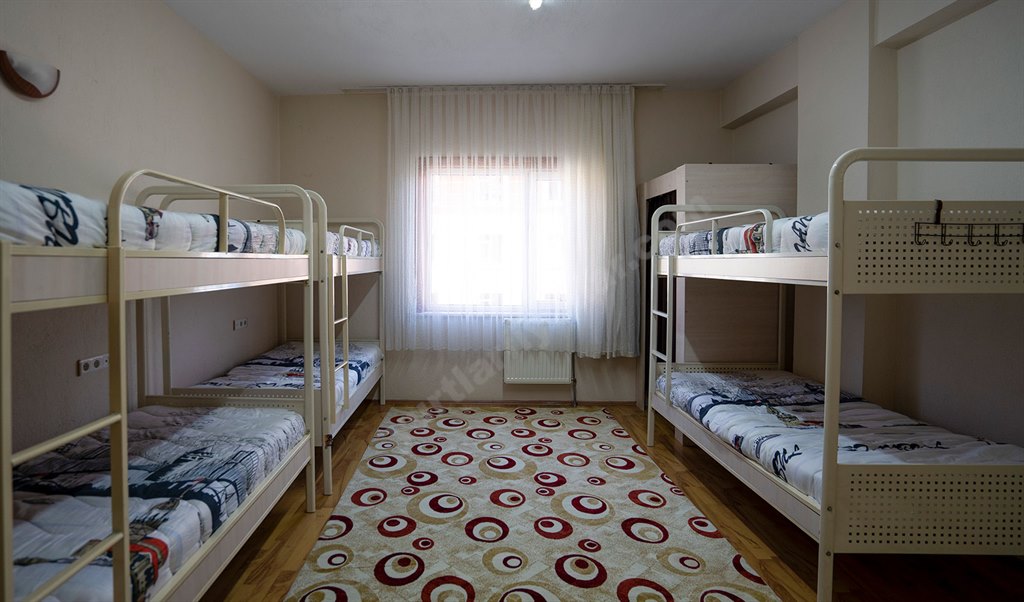 �nsan Vakf� Mavera K�z Yurdu