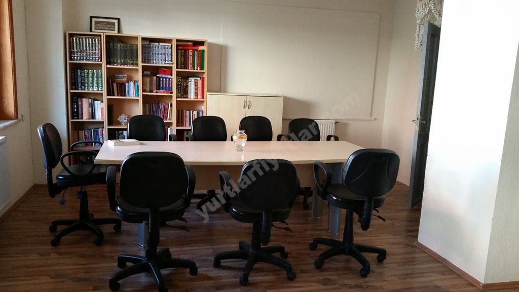 �nsan Vakf� Mavera K�z Yurdu