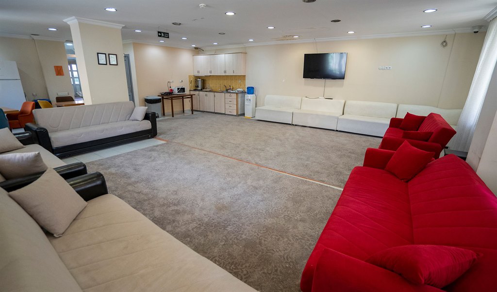 �nsan Vakf� Mavera K�z Yurdu