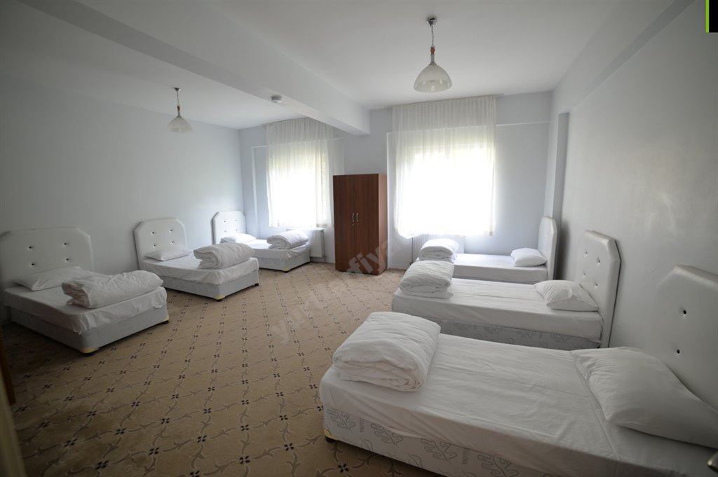 �nsan Vakf� Nevres Ongun Erkek Yurdu