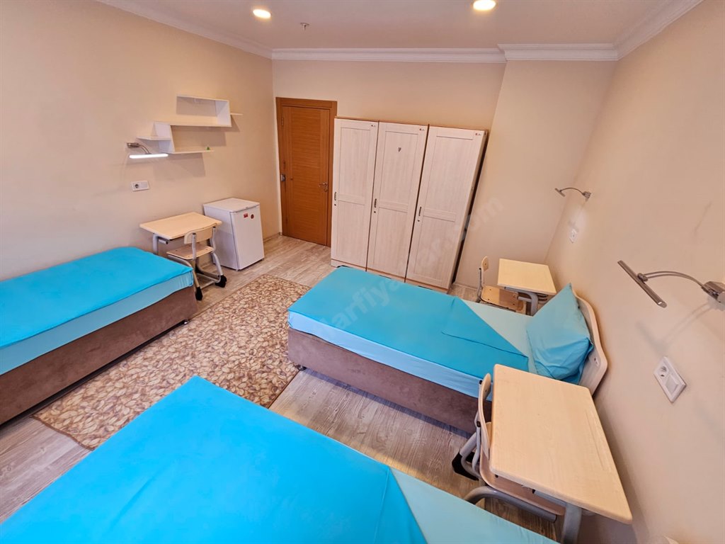 18. �ube �deal K�z ��renci Yurdu