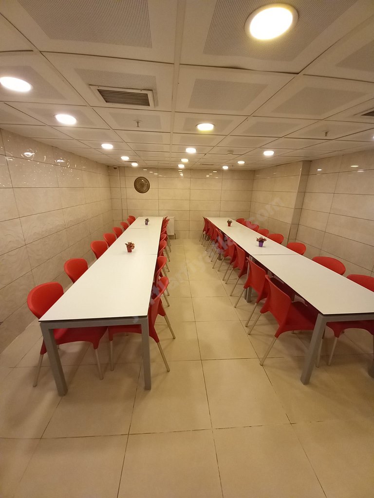 18. �ube �deal K�z ��renci Yurdu