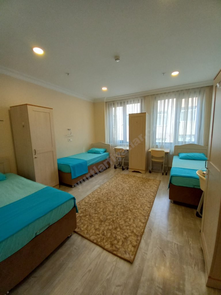 18. �ube �deal K�z ��renci Yurdu